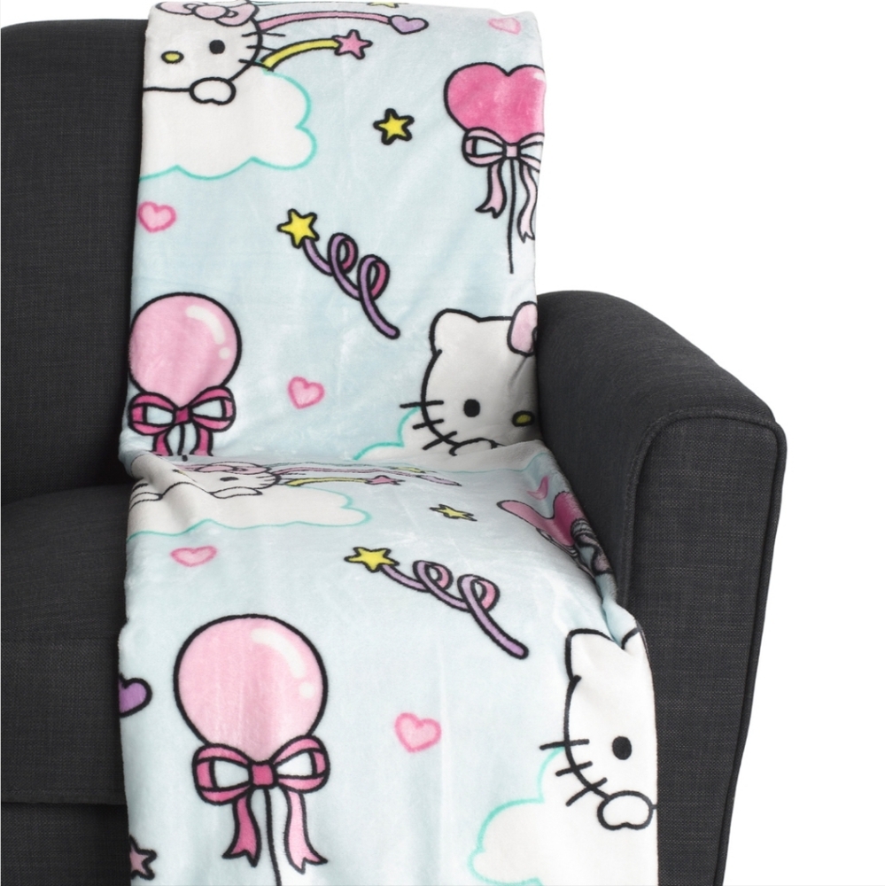 🆕️ SANRIO HELLO KITTY PARTY IN THE CLOUDS THROW 💙💕